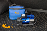 Kraft KT800036 Автомобильный компрессор STANDART V-40L с манометром, 40 л/мин, 10 Атм, 12 В, 3 дополнительные насадки, в сумке